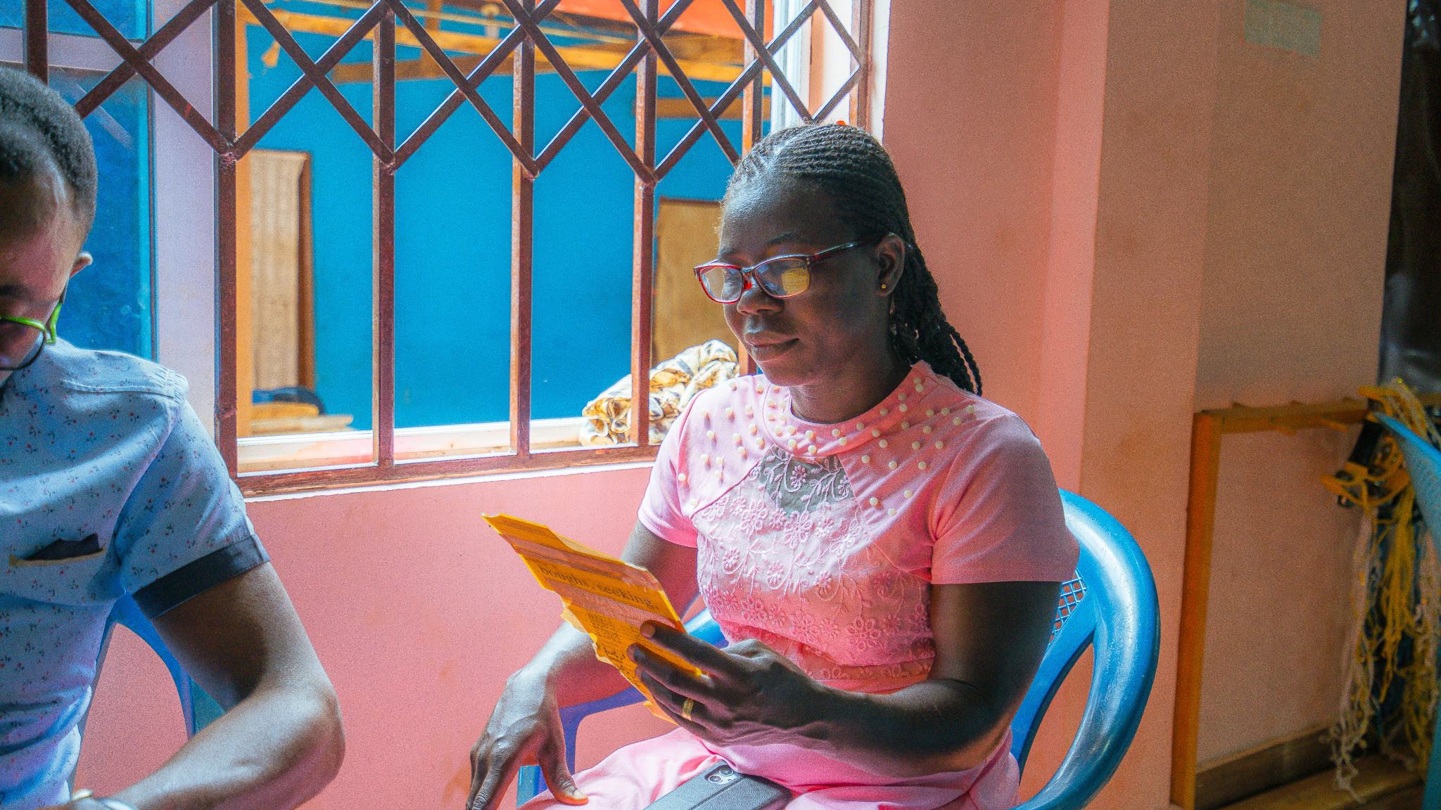 Mary, a cocoa farmer in rural Ghana, was struggling to do the work that sustains her family. That changed when she received a simple pair of eyeglasses through our partnership with RestoringVision and Tony’s Open Chain.